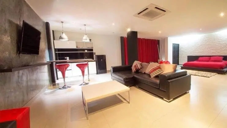 Deluxe Studio