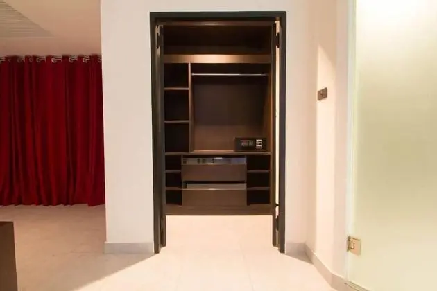 Deluxe Studio
