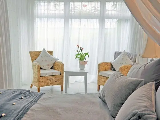 Tek Büyük Yataklı Oda (White Room)