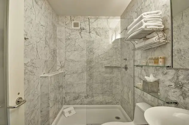 Luxury Oda, 1 Büyük (Queen) Boy Yatak
