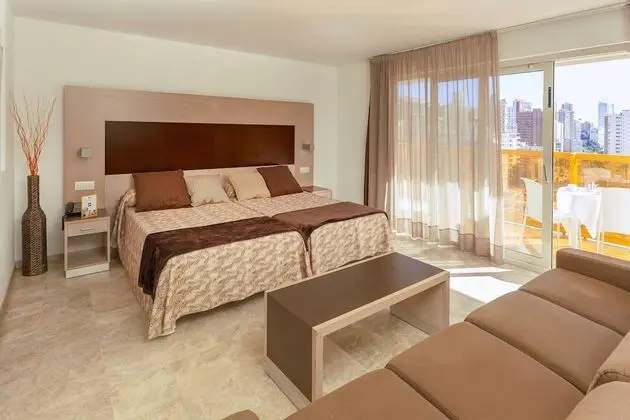 Superior Oda, Balkon, Havuz Manzaralı