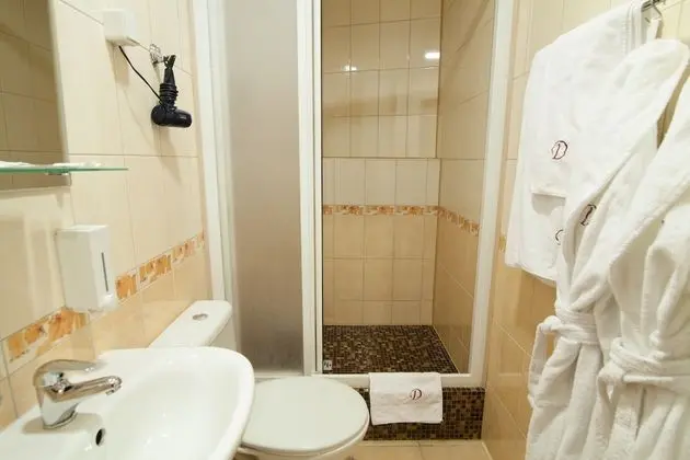 Comfort Tek Büyük veya İki Ayrı Yataklı Oda