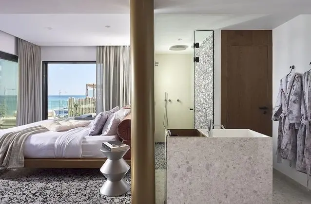 Süit, Deniz Manzaralı (King with Outdoor Jetted tub)