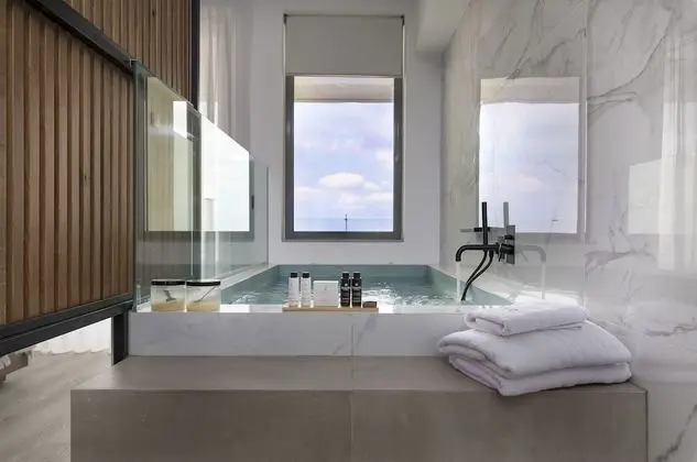 Süit, Deniz Manzaralı (King with Outdoor Jetted tub)