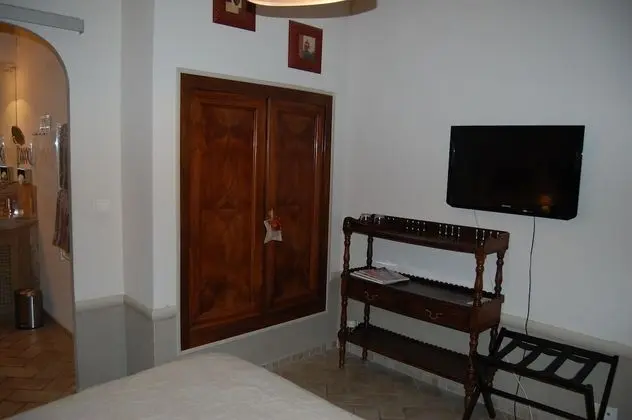 Tek Büyük veya İki Ayrı Yataklı Oda (Bocca Di Muru)