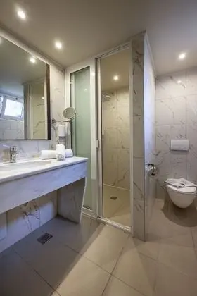 Deluxe Tek Büyük veya İki Ayrı Yataklı Oda