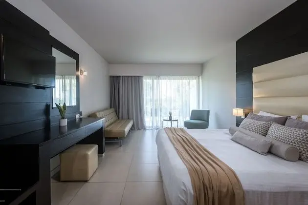 SuperiorTriple Side Sea View