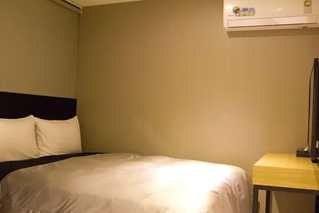 Standard Tek Büyük Yataklı Oda (No Window)