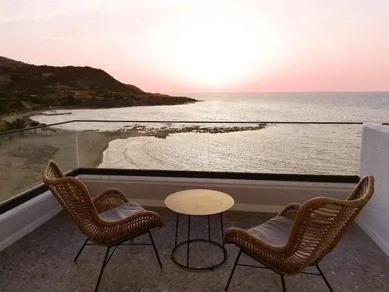 Tek Büyük veya İki Ayrı Yataklı Oda, Deniz Manzaralı