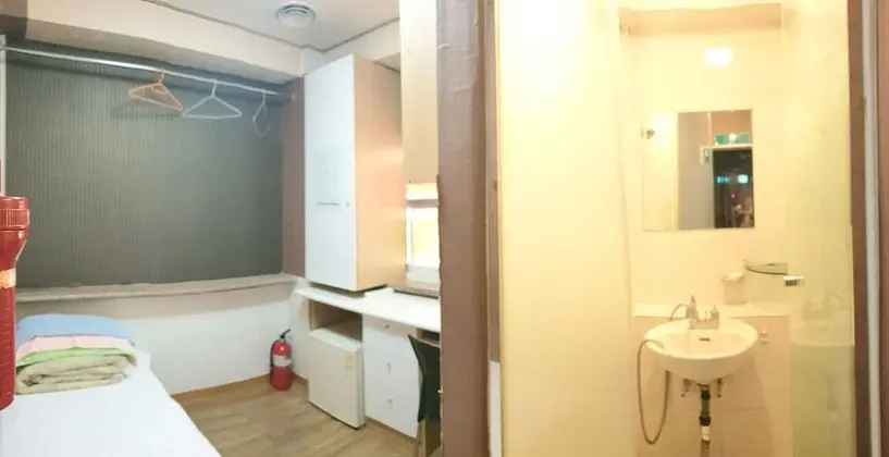 Tek Kişilik Oda, Ortak Banyo (Private shower)