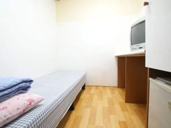 Tek Kişilik Oda, Ortak Banyo (Private shower)