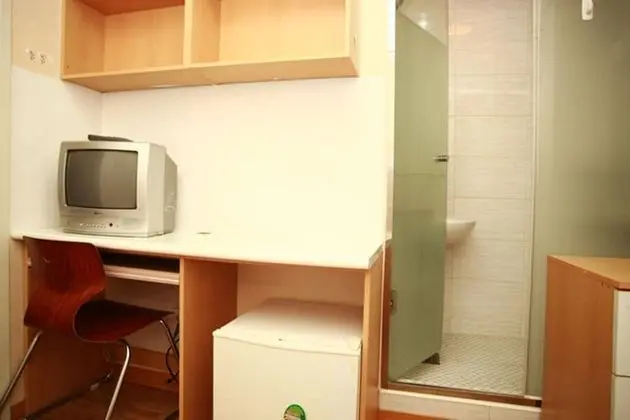 Tek Kişilik Oda, Ortak Banyo (Private shower)