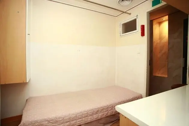 Tek Kişilik Oda, Ortak Banyo (Private shower)