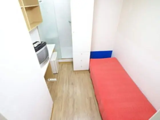 Tek Kişilik Oda, Ortak Banyo (Private shower)