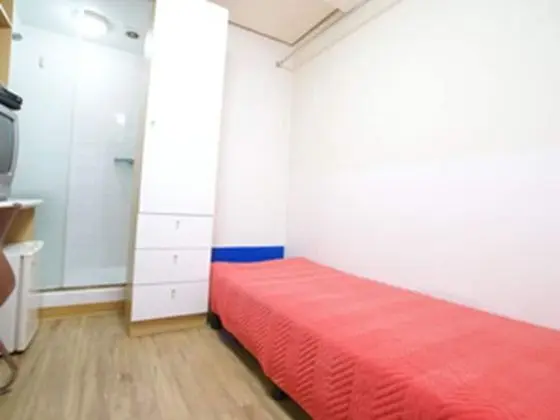 Tek Kişilik Oda, Ortak Banyo (Private shower)