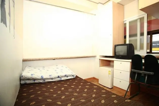 Tek Kişilik Oda, Ortak Banyo (Private shower)