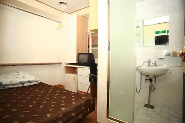 Tek Kişilik Oda, Ortak Banyo (Private shower)