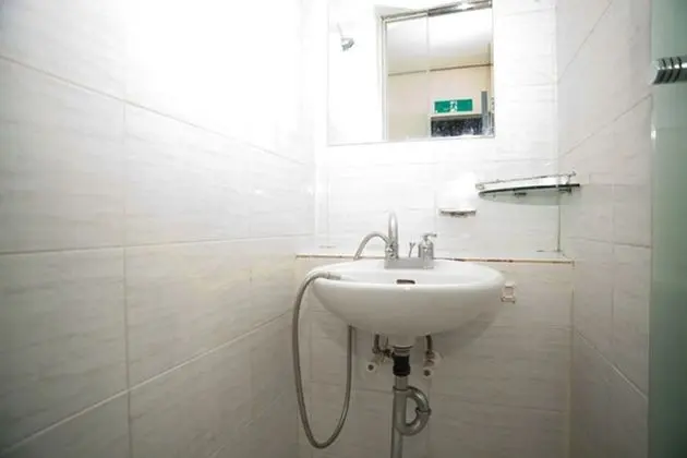 Tek Kişilik Oda, Ortak Banyo (Private shower)