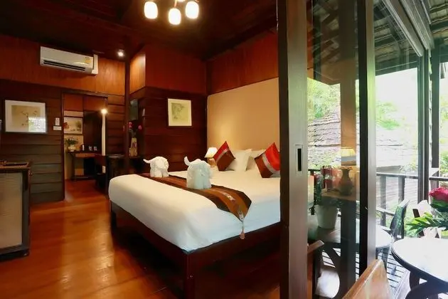 Deluxe Family Suite (6 Adults)