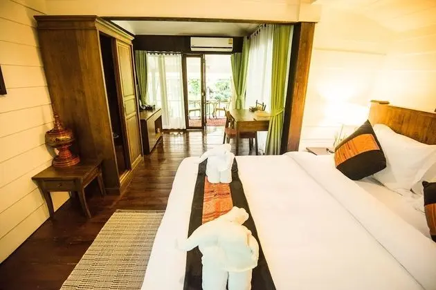 Deluxe Family Suite (6 Adults)