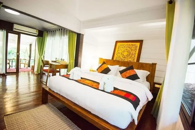 Deluxe Family Suite (6 Adults)