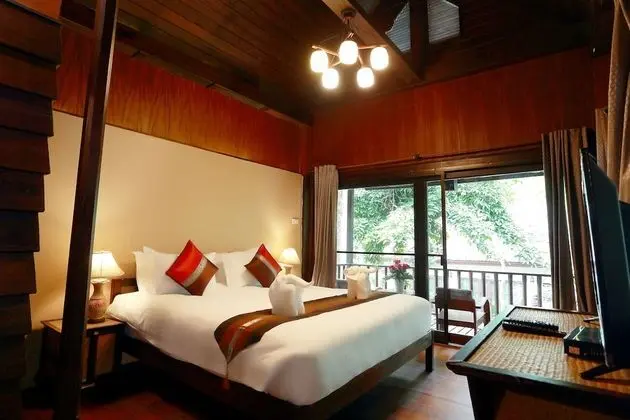 Deluxe Family Suite (6 Adults)