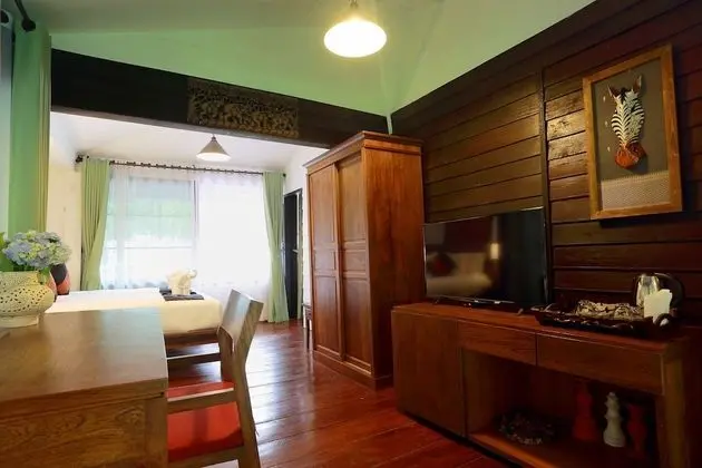 Deluxe Family Suite (6 Adults)