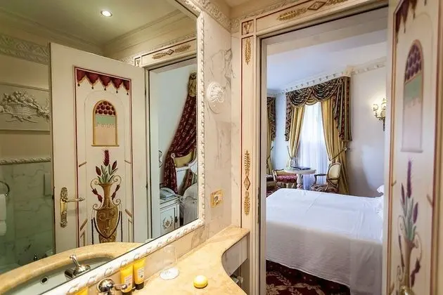 Deluxe Tek Büyük veya İki Ayrı Yataklı Oda, Ek Bina