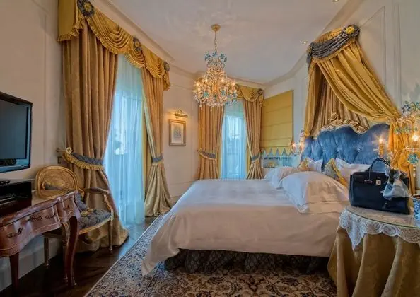 Deluxe Tek Büyük veya İki Ayrı Yataklı Oda, Göl Manzaralı (Isole Borromee)