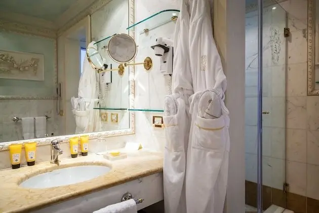Deluxe Tek Büyük veya İki Ayrı Yataklı Oda, Göl Manzaralı (Isole Borromee)