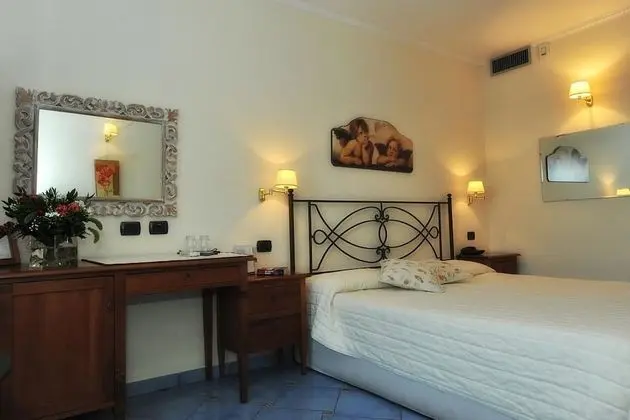 Tek Büyük veya İki Ayrı Yataklı Oda, Balkon, Deniz Manzaralı