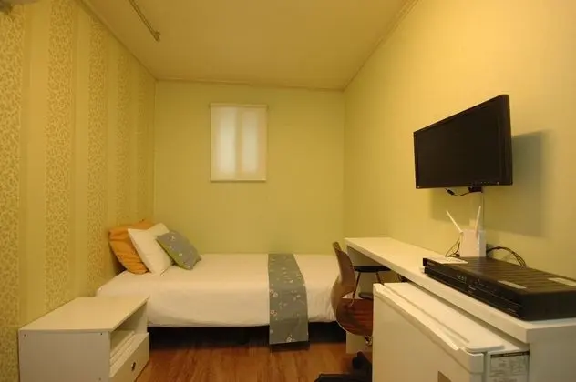 Mini Single Room (Self check in until 11:30 PM)