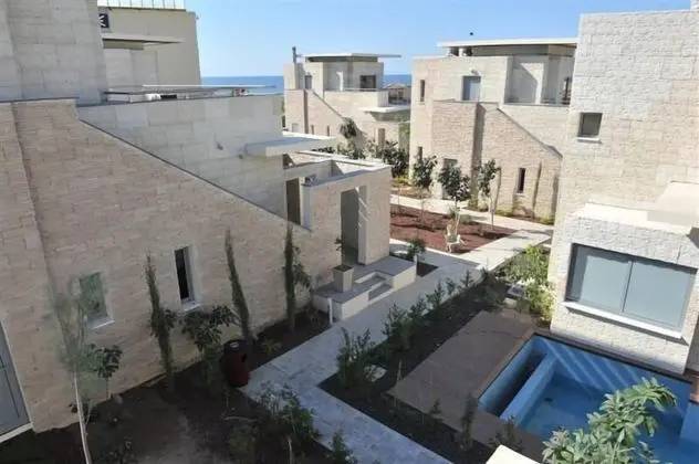 Stüdyo, Bahçeli