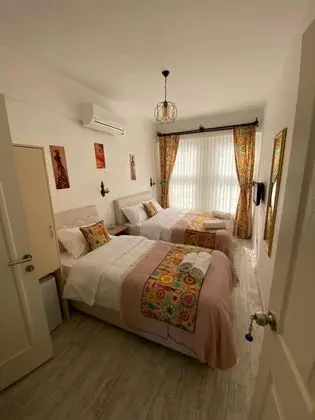 Standart Üç Kişilik Oda, Bahçe Manzaralı