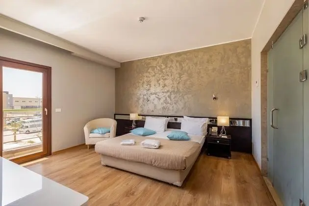 Deluxe Süit, 1 Yatak Odası, Havuz Manzaralı