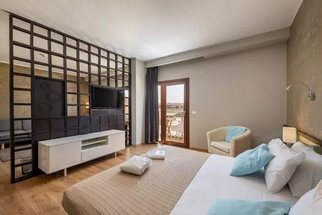 Deluxe Süit, 1 Yatak Odası, Havuz Manzaralı