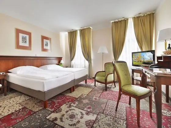 Tek Büyük Yataklı Oda (Castle View)