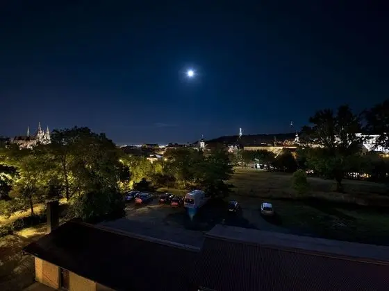Tek Büyük Yataklı Oda (Castle View)