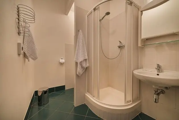 Büyük Yataklı Tek Kişilik Oda