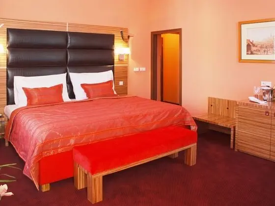 Büyük Yataklı Tek Kişilik Oda