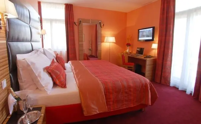 Büyük Yataklı Tek Kişilik Oda