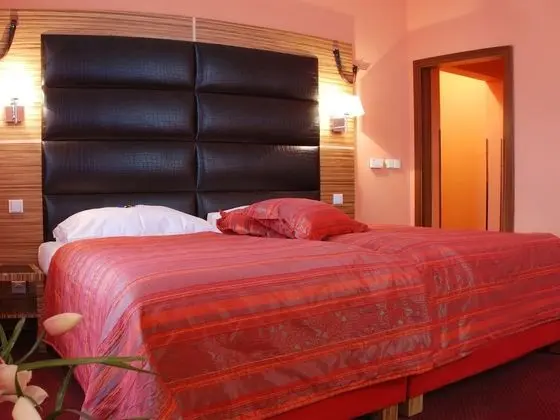 Büyük Yataklı Tek Kişilik Oda