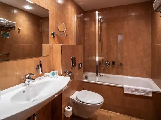 Büyük Yataklı Tek Kişilik Oda