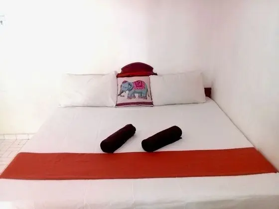 Deluxe Tek Büyük Yataklı Oda, 1 Yatak Odası, Bahçe Manzaralı, Bahçeli