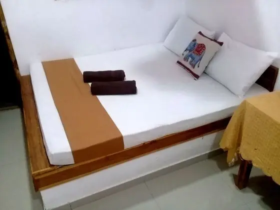 Deluxe Tek Büyük Yataklı Oda, 1 Yatak Odası, Bahçe Manzaralı, Bahçeli