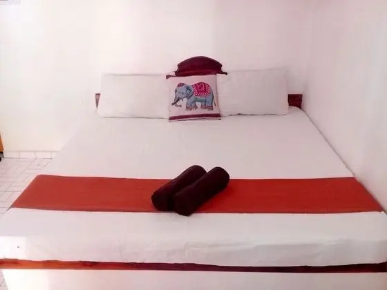 Deluxe Tek Büyük Yataklı Oda, 1 Yatak Odası, Bahçe Manzaralı, Bahçeli