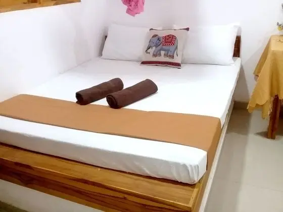 Deluxe Tek Büyük Yataklı Oda, 1 Yatak Odası, Bahçe Manzaralı, Bahçeli