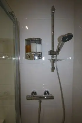 Standard Tek Büyük Yataklı Oda (5)
