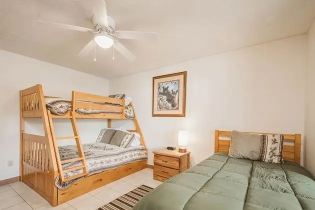 Ev, Birden Çok Yatak, Sıcak Su Havuzu