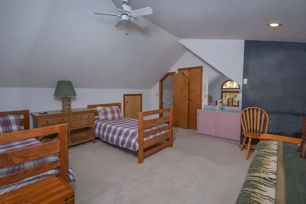 Ev, Birden Çok Yatak, Sıcak Su Havuzu